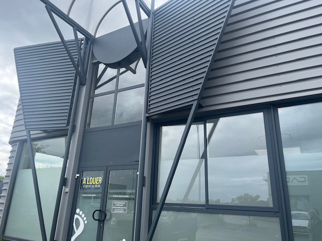 Local commercial à louer à St remy, 360 m² – photo 2 sur 18