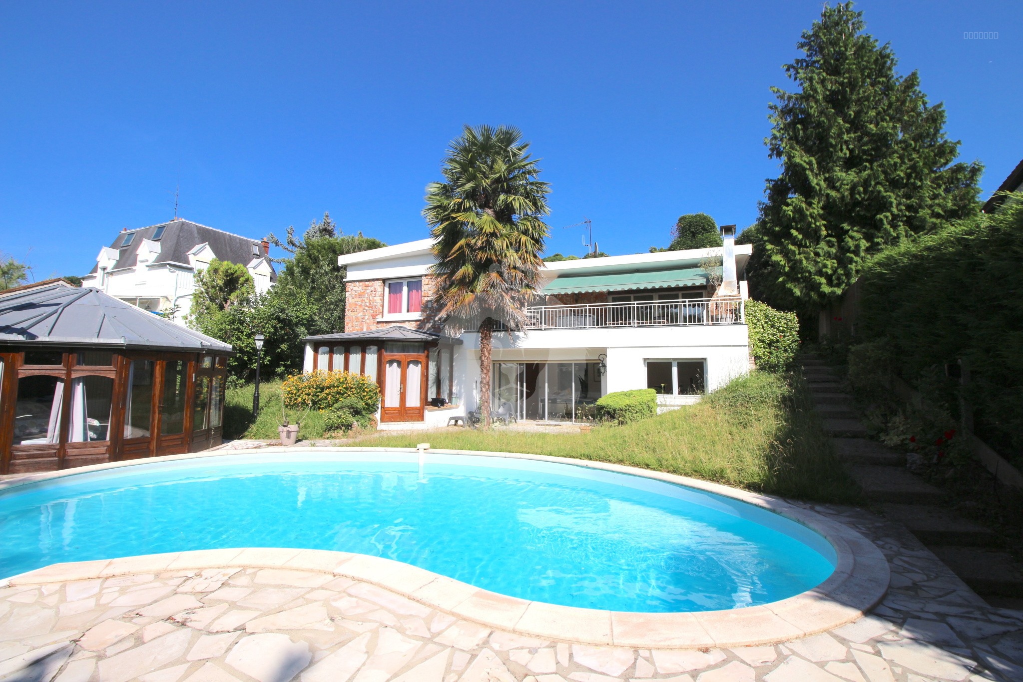 Maison à vendre à Chennevieres sur marne, 245,29 m², 8 pièces – photo 1 sur 10