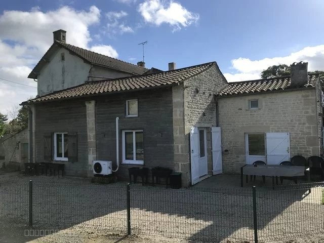 Immeuble à vendre à Benet, 310 m², 15 pièces – photo 2 sur 15