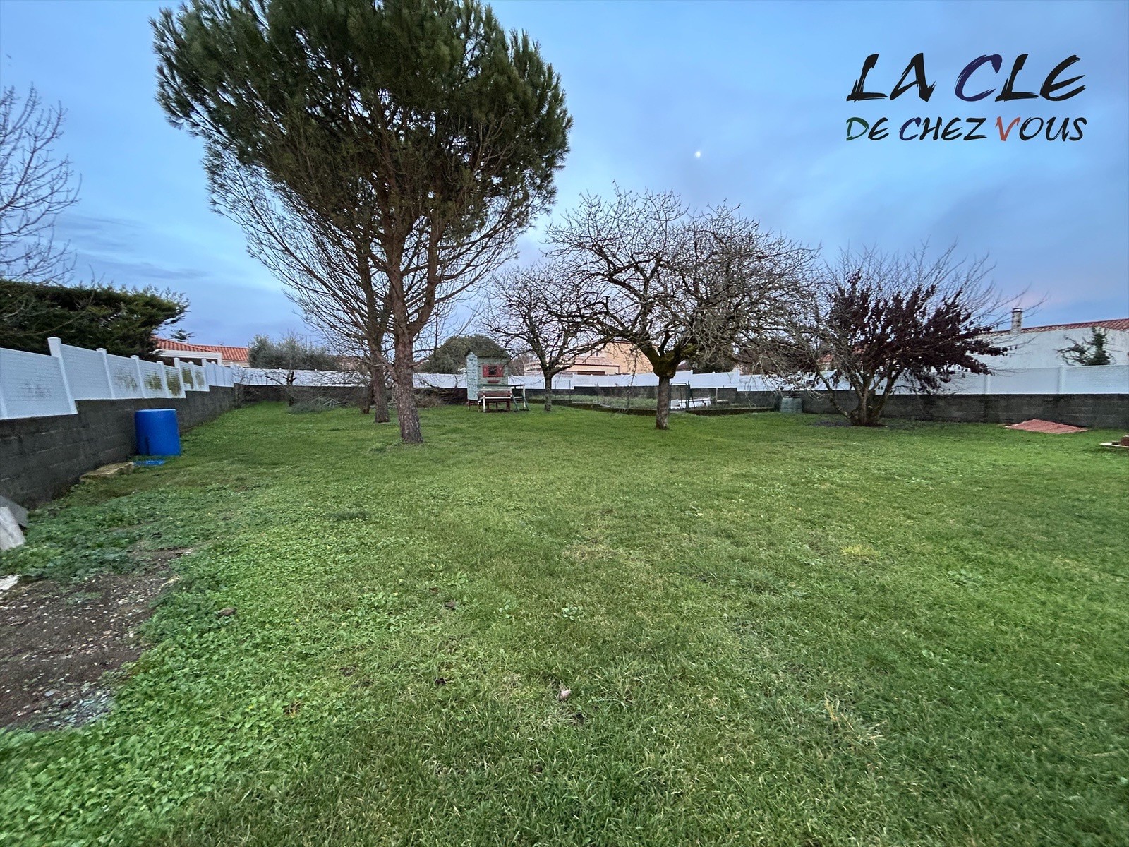Terrain à vendre à Benet, 801 m² – photo 1 sur 4