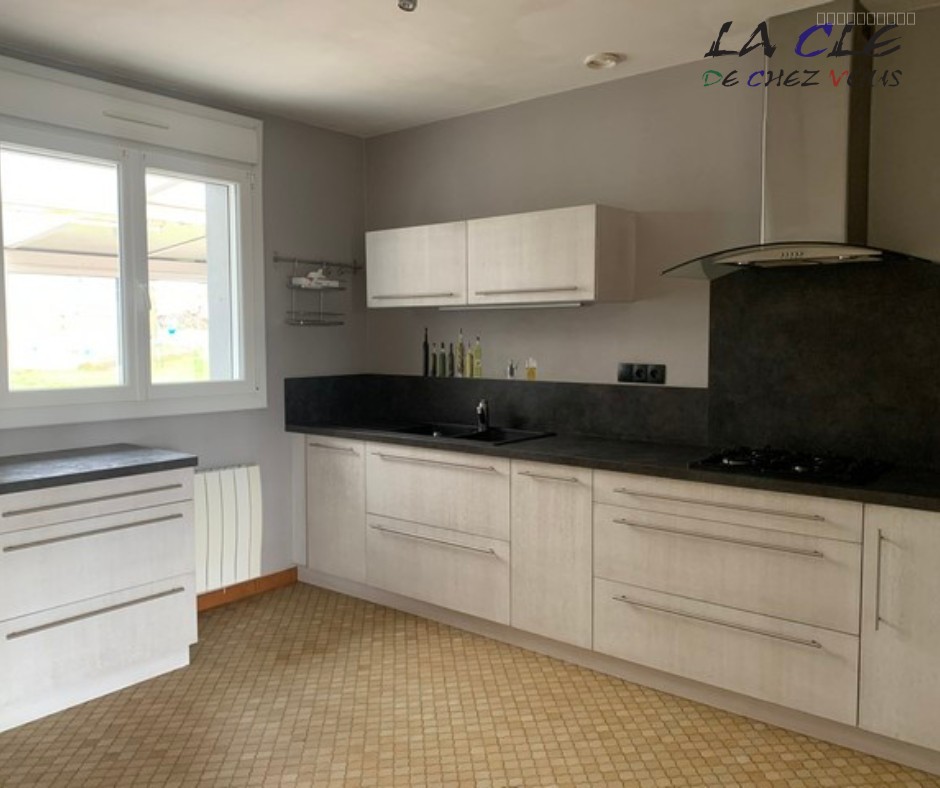 Maison à vendre à Xanton chassenon, 920 m², 11 pièces – photo 3 sur 6