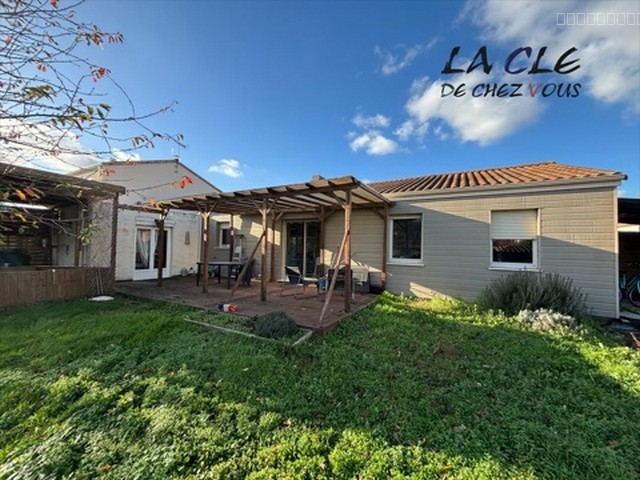 Maison à vendre à Fontenay le comte, 32,65 m², 7 pièces – photo 1 sur 6