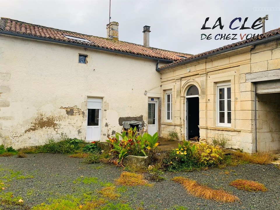 Maison à vendre à Nieul sur l autise, 630 m², 5 pièces – photo 1 sur 6