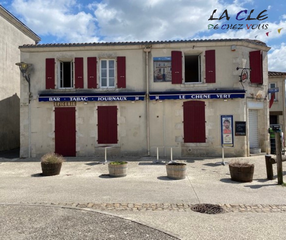 Immeuble à vendre à Maille, 75,6 m² – photo 1 sur 6