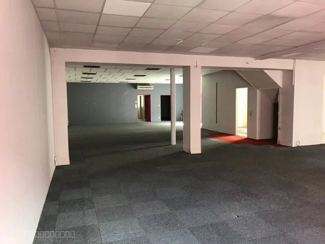 Immeuble à vendre à Benet, 620 m², 7 pièces – photo 2 sur 13