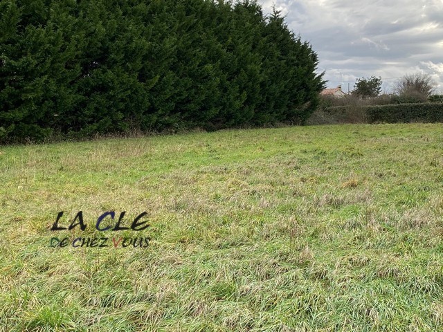 Bien immobilier à vendre à Vix, 1 640 m² – photo 3 sur 3