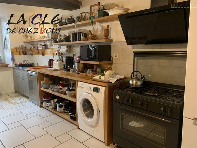 Maison à vendre à Fontenay le comte, 35 m², 8 pièces – photo 3 sur 6