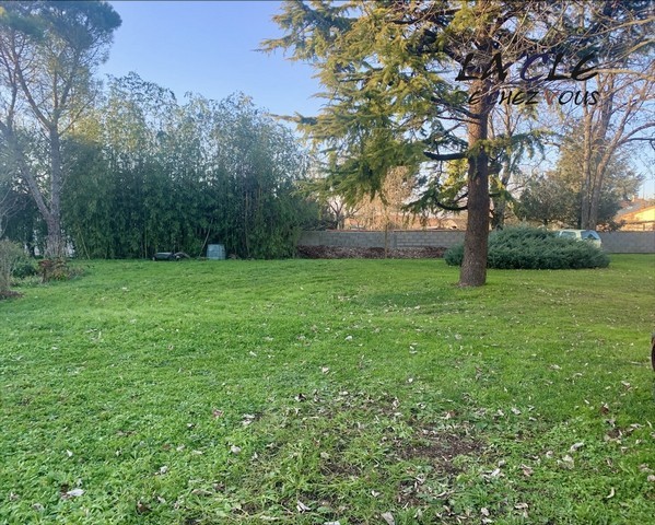 Bien immobilier à vendre à Benet, 580 m² – photo 1 sur 3