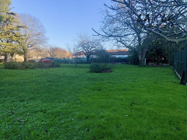 Bien immobilier à vendre à Benet, 665 m² – photo 1 sur 2