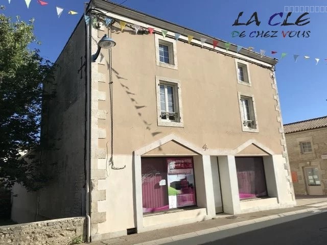 Immeuble à vendre à Benet, 705 m², 8 pièces – photo 1 sur 9