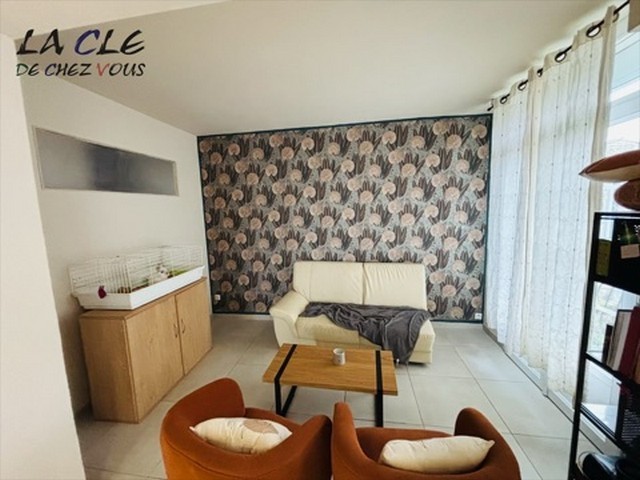 Maison à vendre à Nieul sur l autise, 560 m², 5 pièces – photo 1 sur 6