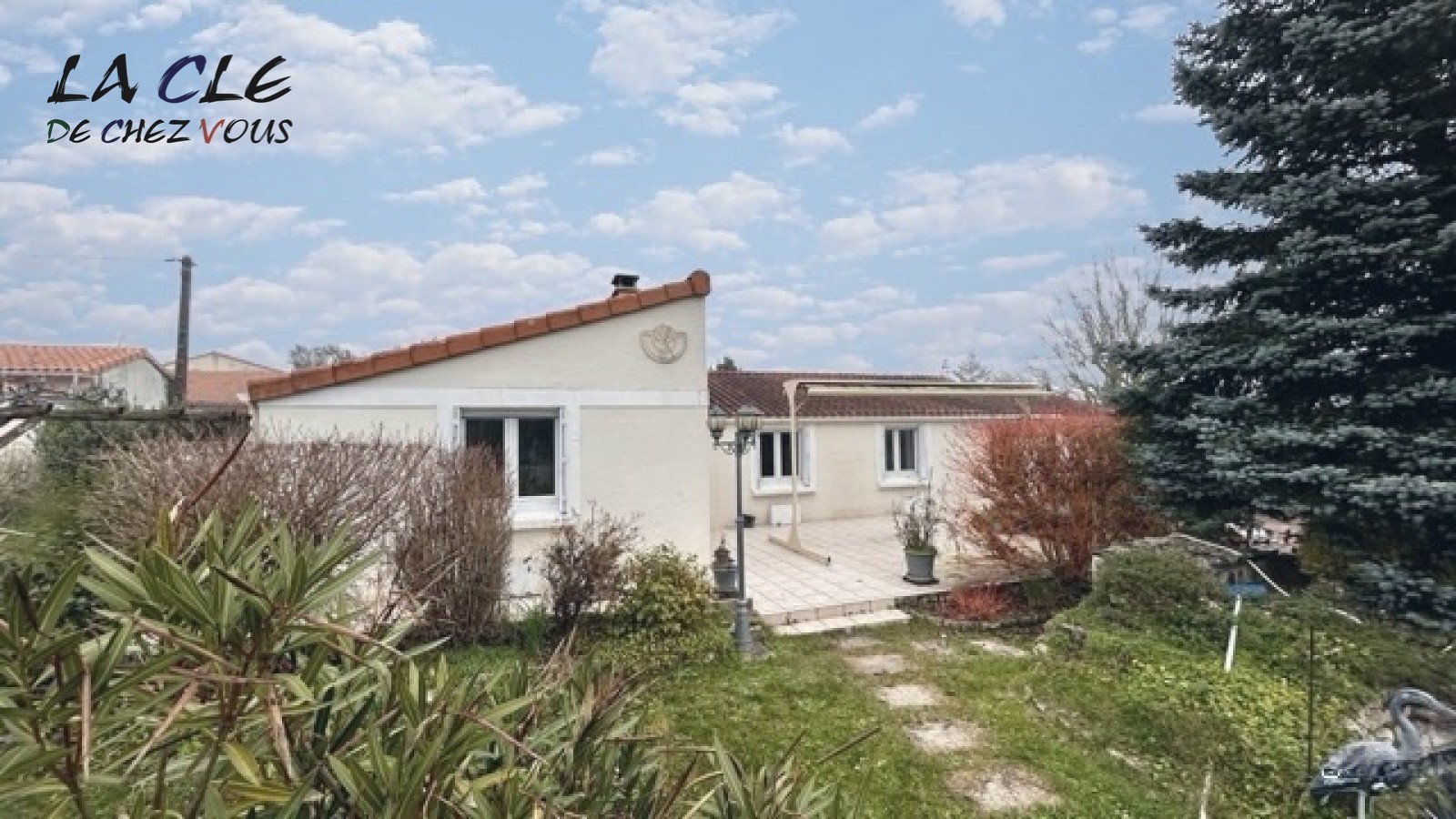 Maison à vendre à Benet, 1 887 m², 7 pièces – photo 1 sur 6