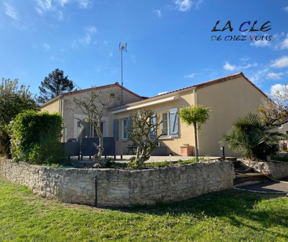 Maison à vendre à Doix les fontaines, 1 322 m², 7 pièces – photo 1 sur 8