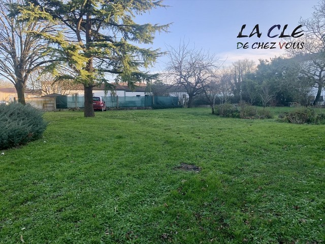 Bien immobilier à vendre à Benet, 580 m² – photo 3 sur 3