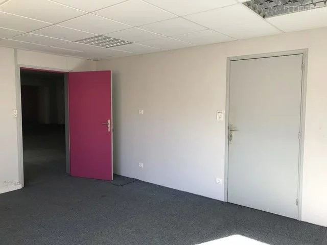 Immeuble à vendre à Benet, 705 m², 8 pièces – photo 3 sur 9