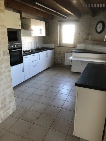 Immeuble à vendre à Benet, 310 m², 15 pièces – photo 3 sur 15