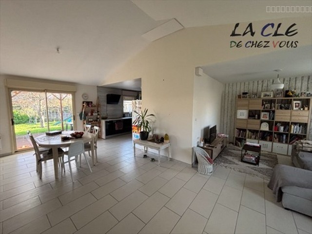 Maison à vendre à Fontenay le comte, 32,65 m², 7 pièces – photo 3 sur 6