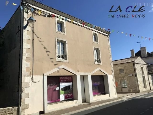 Immeuble à vendre à Benet, 620 m², 7 pièces – photo 1 sur 13