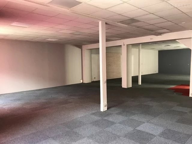 Immeuble à vendre à Benet, 620 m², 7 pièces – photo 3 sur 13