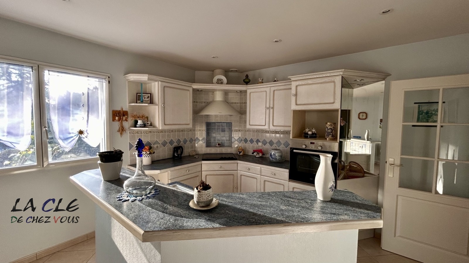 Maison à vendre à Coulon, 1 365 m², 7 pièces – photo 2 sur 6