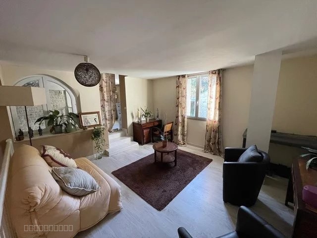 Immeuble à vendre à Benet, 711 m², 12 pièces – photo 2 sur 6