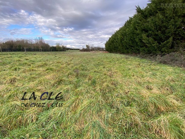 Bien immobilier à vendre à Vix, 1 640 m² – photo 1 sur 3