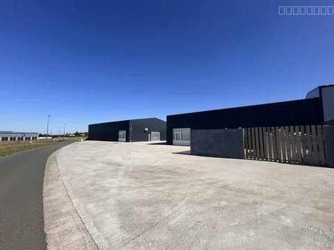 Bien immobilier à vendre à Benet, 700 m², 4 pièces – photo 1 sur 6