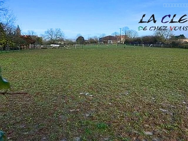 Terrain à vendre à Benet, 2 000 m² – photo 1 sur 2
