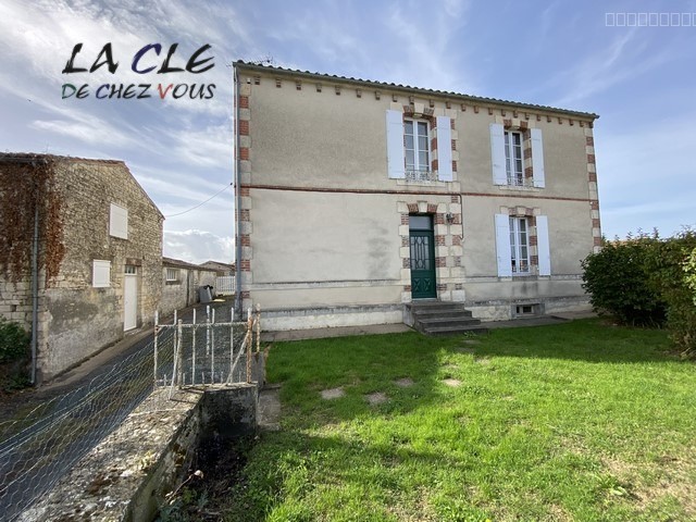 Maison à vendre à St pierre le vieux, 20,3 m², 4 pièces – photo 1 sur 7