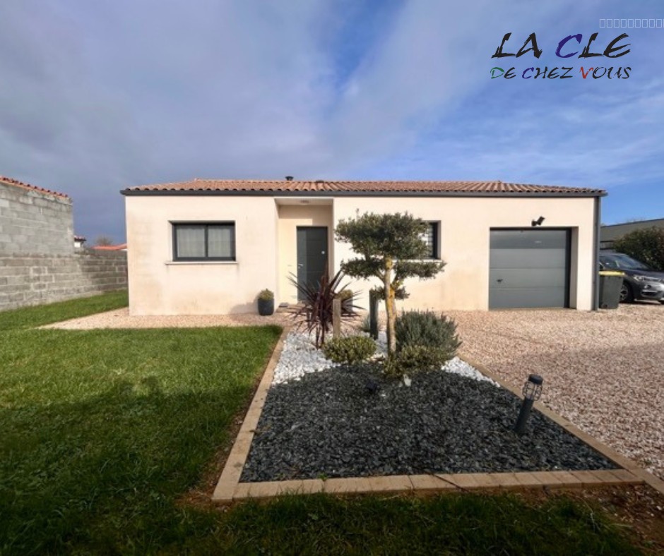 Maison à vendre à Coulon, 652 m², 5 pièces – photo 1 sur 6