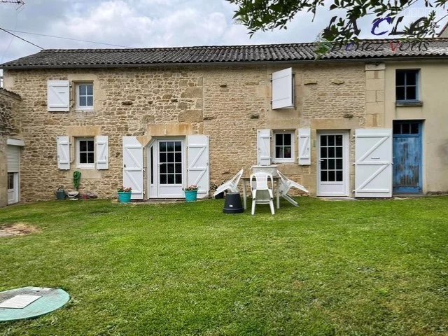 Immeuble à vendre à Beceleuf, 485 m², 21 pièces – photo 1 sur 7