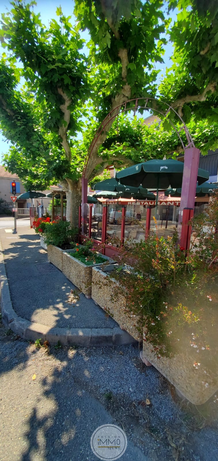 Fonds de commerce à vendre à Eyguians, 110 m², 10 pièces – photo 2 sur 8