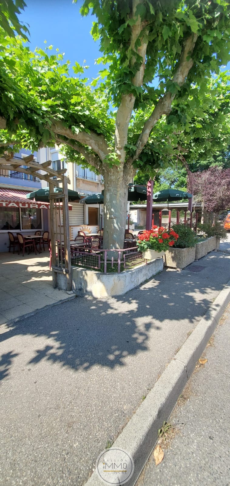 Fonds de commerce à vendre à Eyguians, 110 m², 10 pièces – photo 3 sur 8