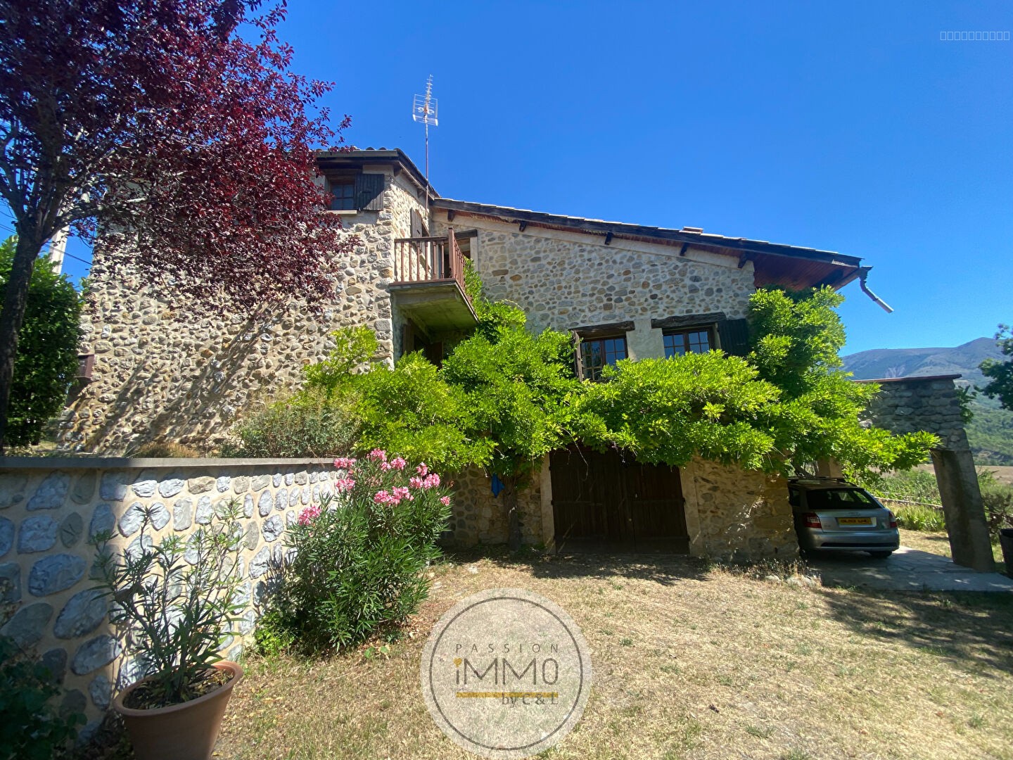 Maison à vendre à Champtercier, 216 m², 8 pièces – photo 1 sur 8