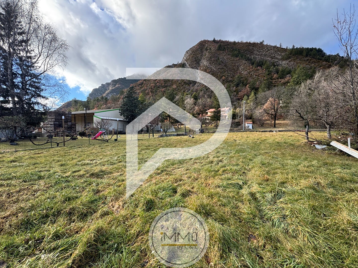 Bien immobilier à vendre à Chateauneuf val st donat, 1 081 m² – photo 3 sur 9