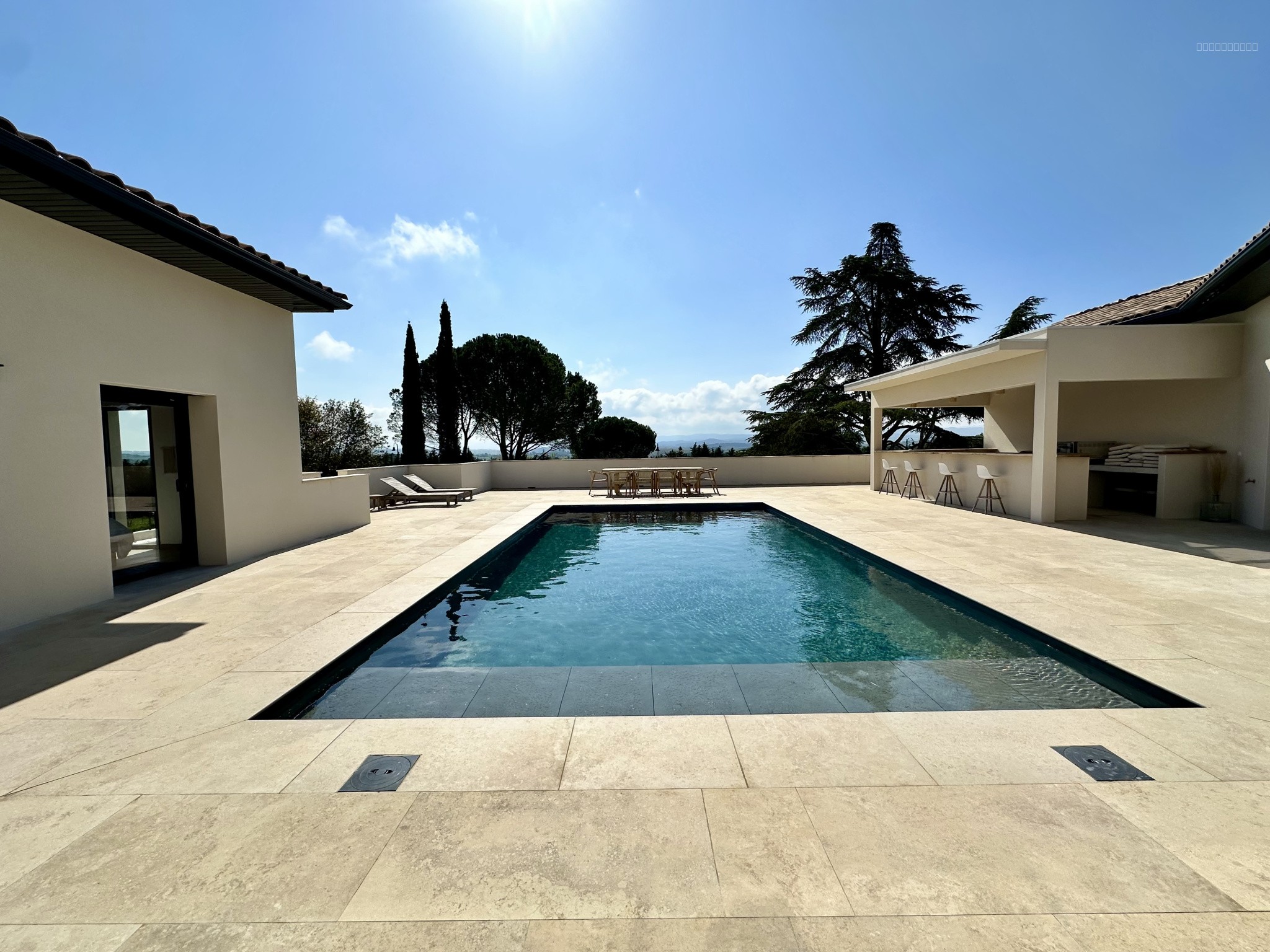 Villa à vendre à Villemoustaussou, 350 m², 9 pièces – photo 1 sur 20