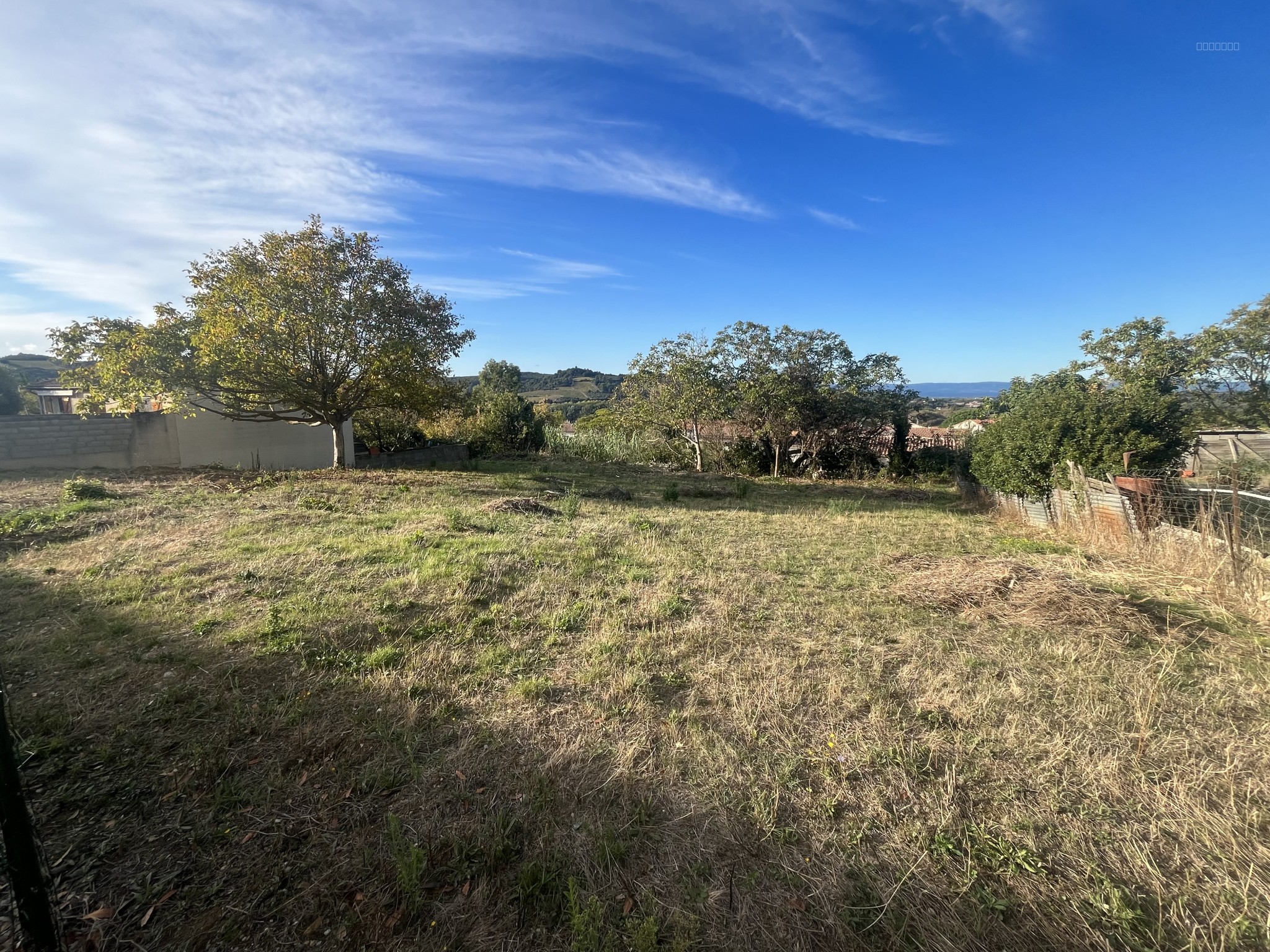 Bien immobilier à vendre à Pomas, 1 024 m² – photo 1 sur 4