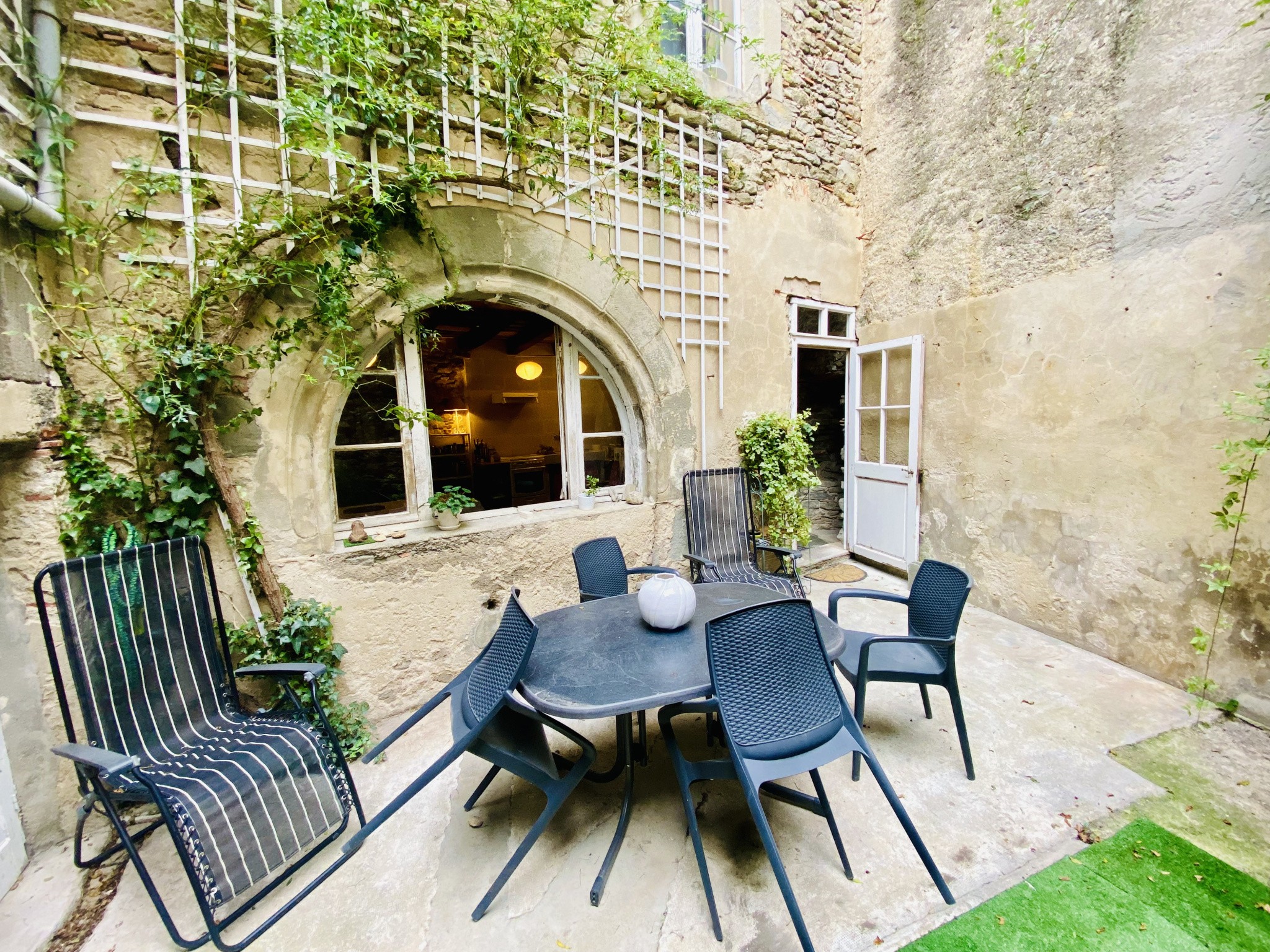 Conques-sur-Orbiel: maison de village de 207 m2 avec cours et jardinet — photo 1