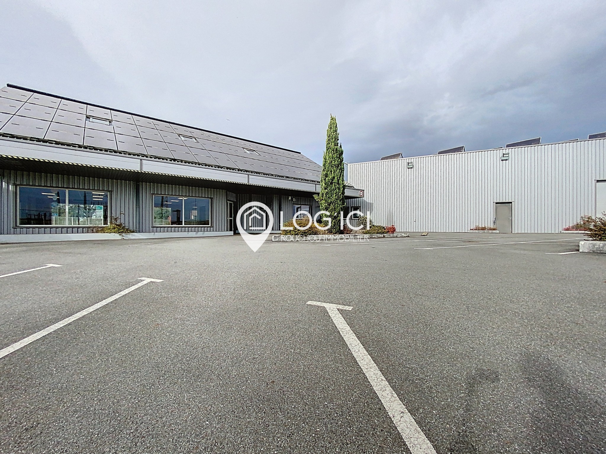 Bien immobilier à vendre à Auriac, 1 000 m² – photo 1 sur 20