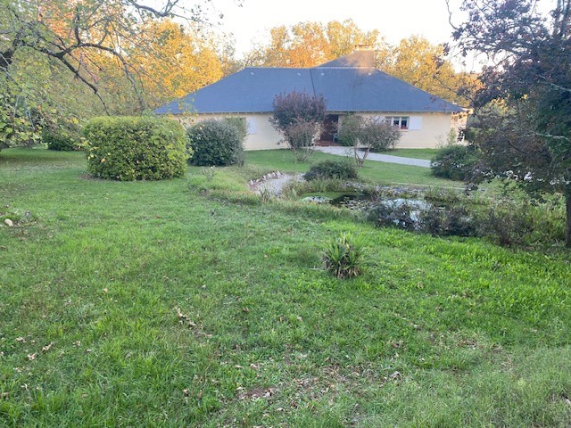 Maison atypique avec piscine de 230M2 et dépendance au sain d'un environnement naturel — photo 1