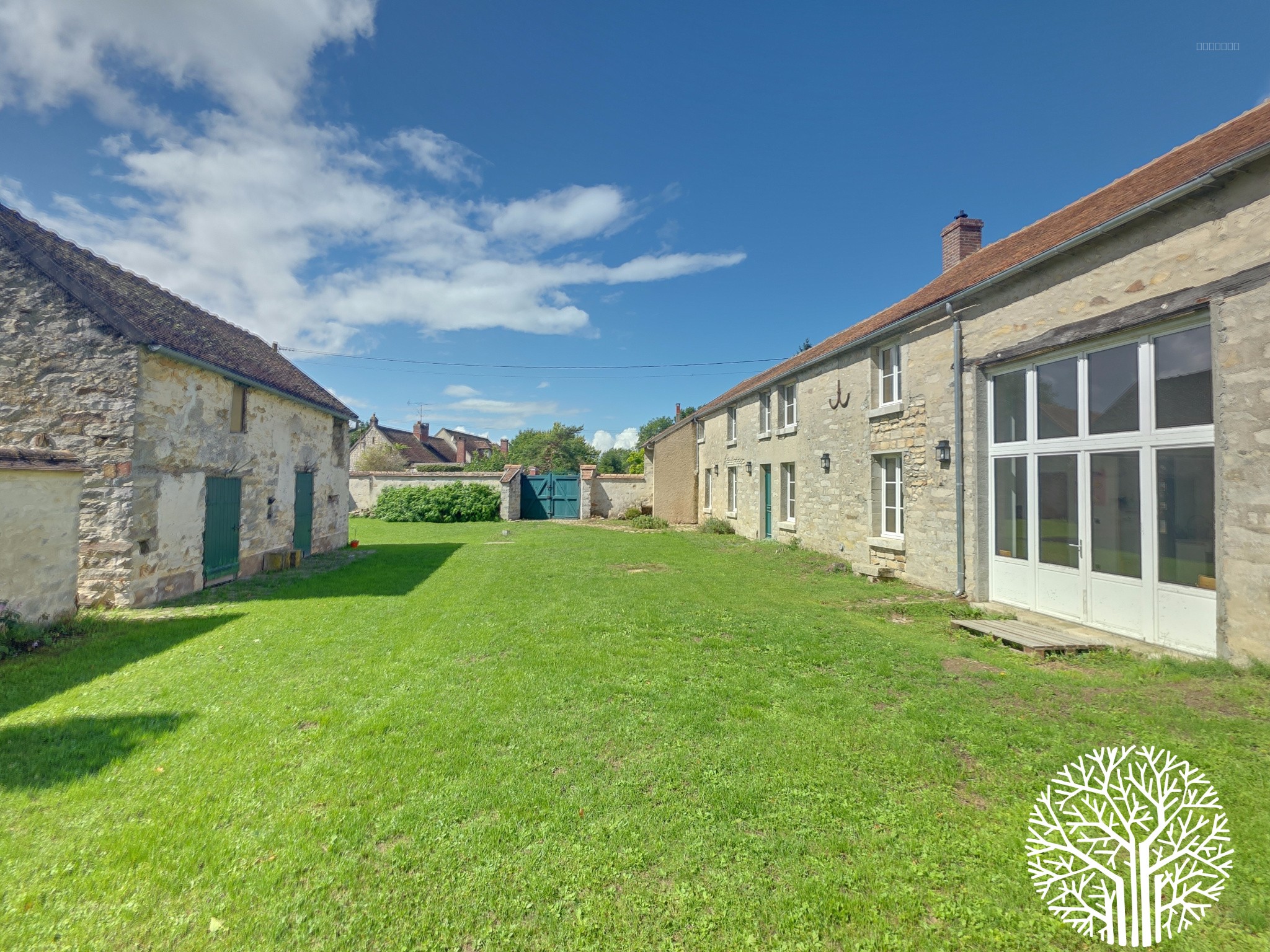 LUXUEUSE LONGÈRE DU XVIIIe SIÈCLE - 1 HECTARE AUX PORTES DE FONTAINEBLEAU — photo 3