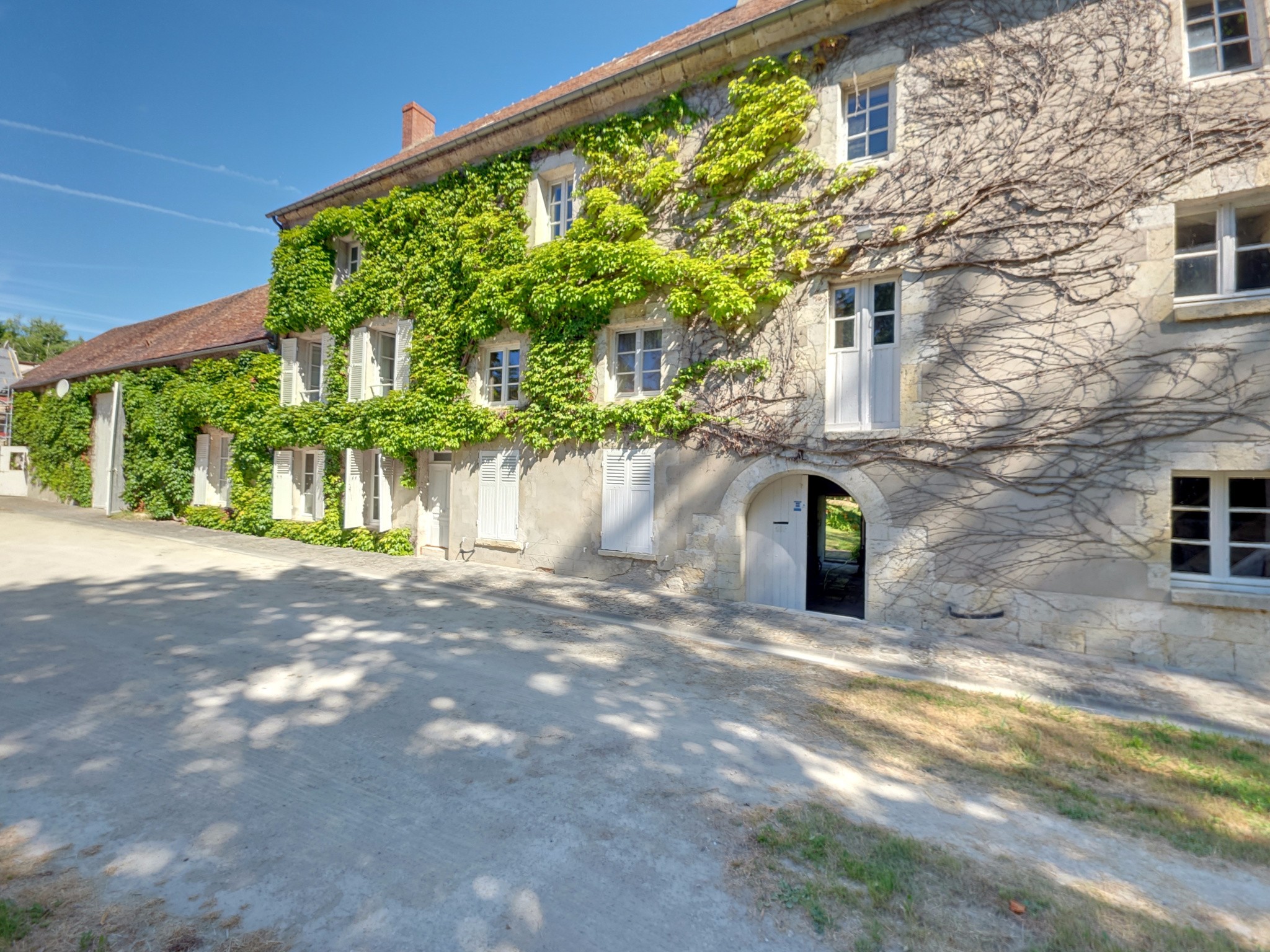Bien immobilier à vendre à Dimancheville, 340 m², 18 pièces – photo 2 sur 20