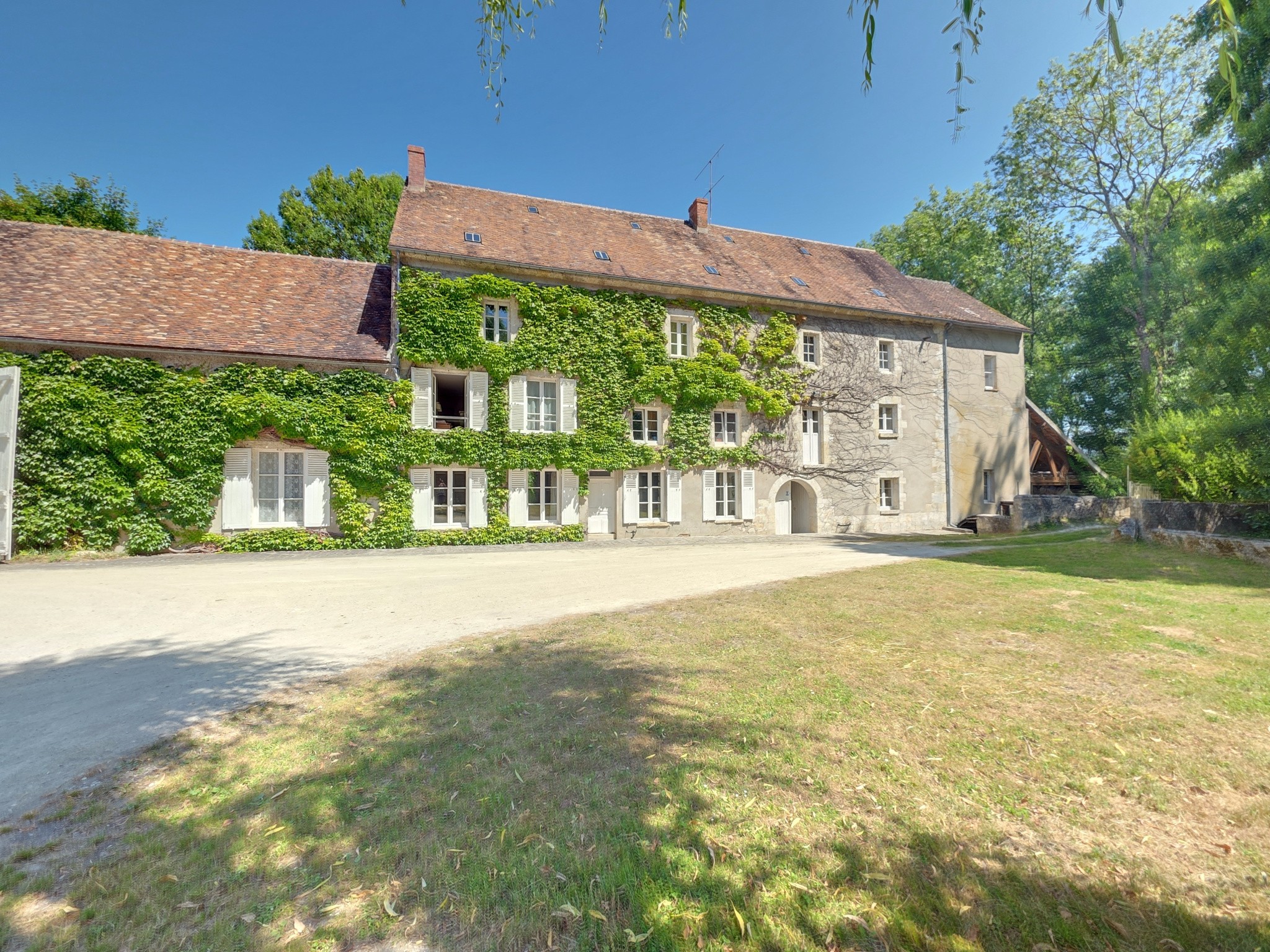 Bien immobilier à vendre à Dimancheville, 340 m², 18 pièces – photo 1 sur 20