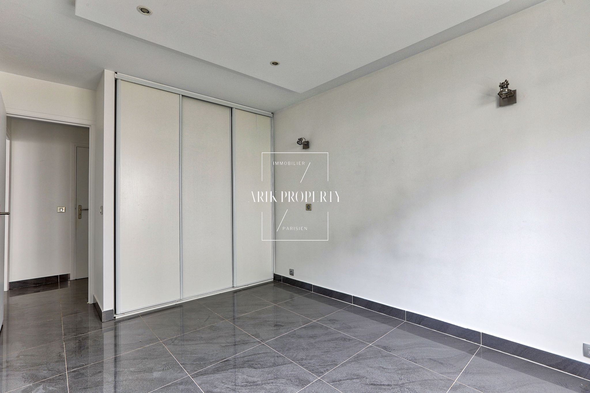 Appartement 2 pièces rue Bouchardon avec ascenseur — photo 6