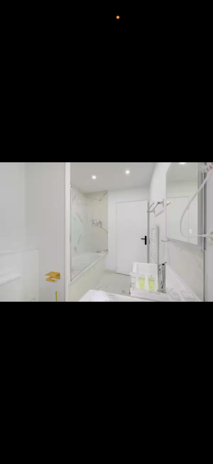 Appartement rénové avec commercialité Paris 10e — photo 12