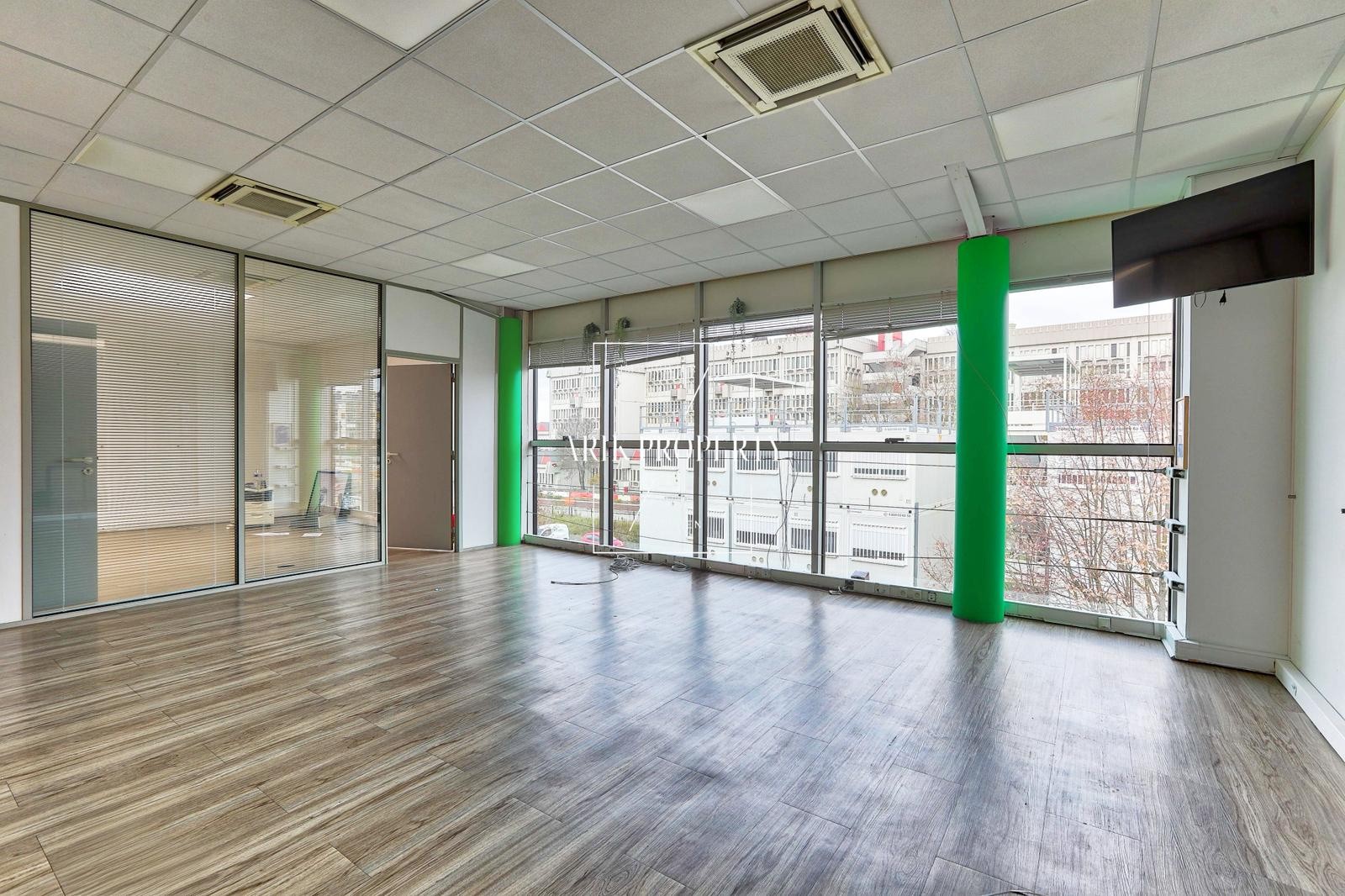 Bien immobilier à louer à Montreuil, 160 m² – photo 2 sur 17