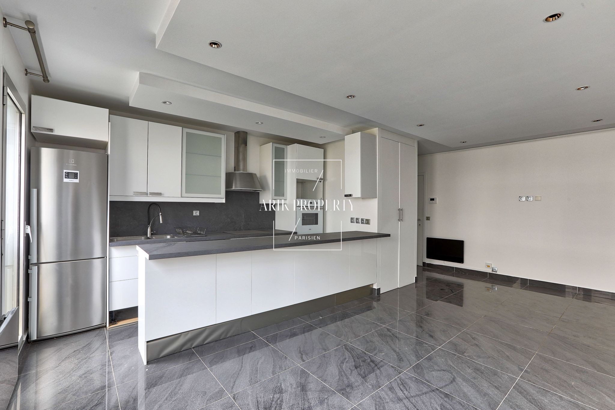 Appartement 2 pièces rue Bouchardon avec ascenseur — photo 4