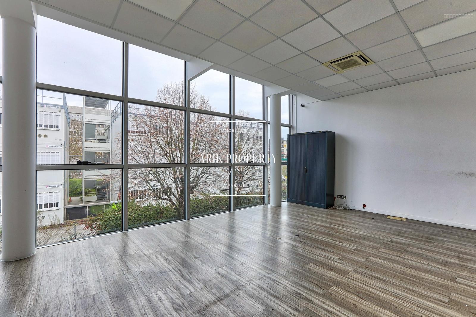 Bien immobilier à louer à Montreuil, 160 m² – photo 1 sur 17