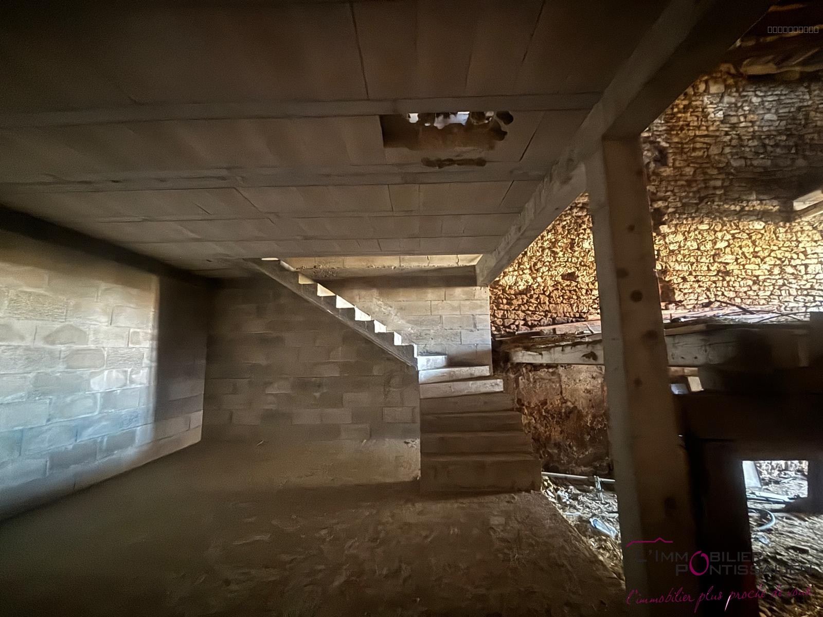 LABERGEMENT SAINTE MARIE : Grange de 100 m2 avec potentiel d'aménagement. — photo 3