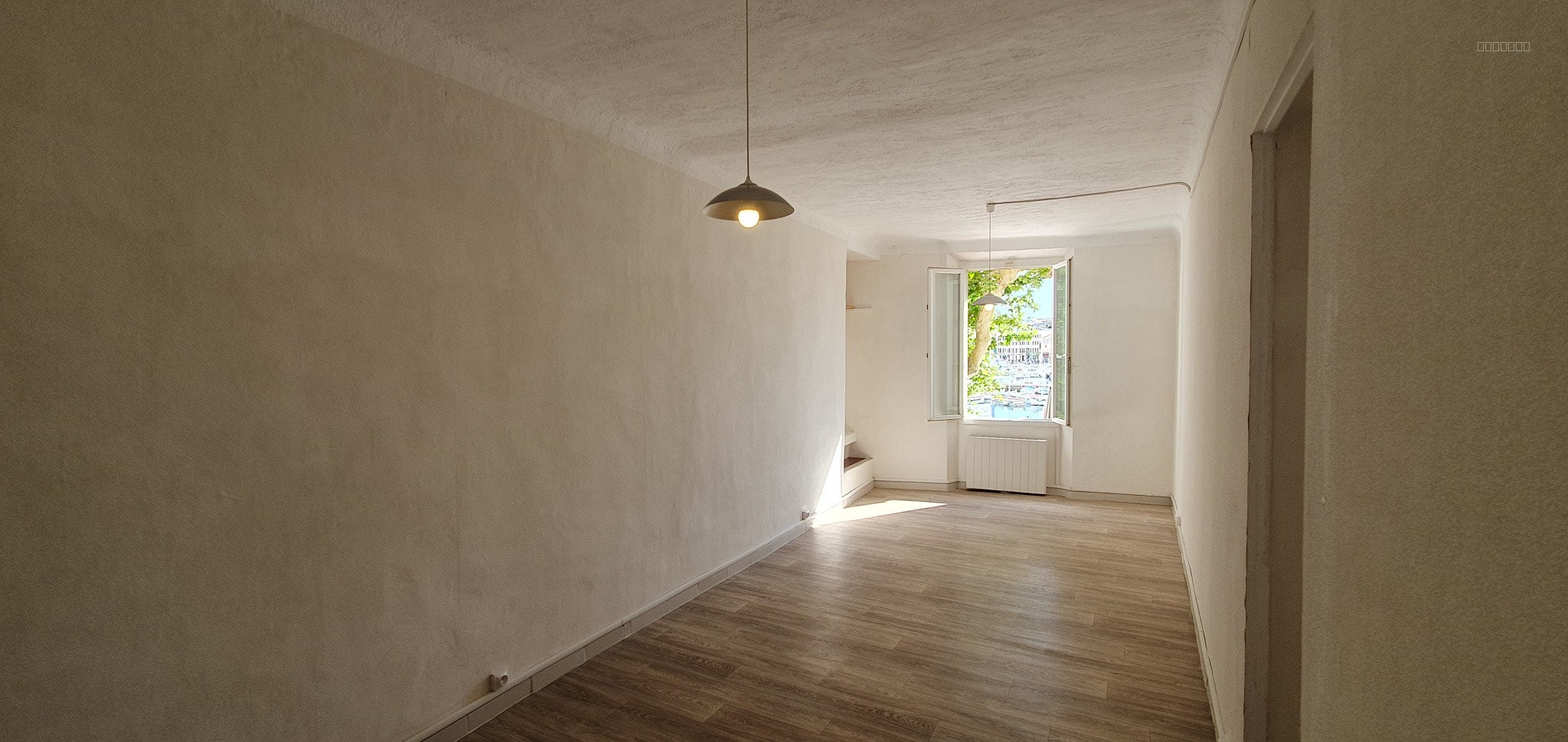 Studio à vendre à La ciotat, 30,03 m², 1 pièce – photo 1 sur 4